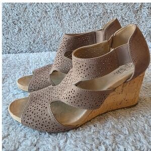 Life Stride Wedges Heels Brown Faux Suede Laser Cutout Comfort‎ Sandals 7.5M